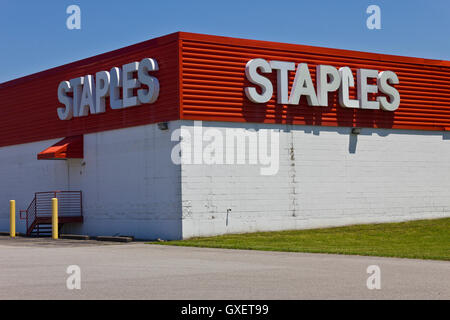 Indianapolis - Circa June 2016: Staples Inc. Retail Location. Staples is a Large Office Supply Chain II Stock Photo