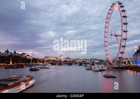 London, 12 September 2016. A sunset over river Themes in a cloudy day seen from Westminster Bride. Stock Photo