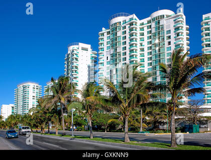 Kukulcan boulevard, Cancun, Mexico Stock Photo