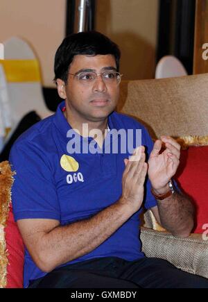 Yogi hands over Chess Olympiad torch to Viswanathan Anand