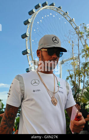 Singapore. 16th Sep, 2016. British Formula One driver Lewis Hamilton of Mercedes AMG Petronas arrives at the pit building on Day 1 of 2016 Singapore F1 Grand Prix Night Race, Sept. 16, 2016. Credit:  Then Chih Wey/Xinhua/Alamy Live News Stock Photo