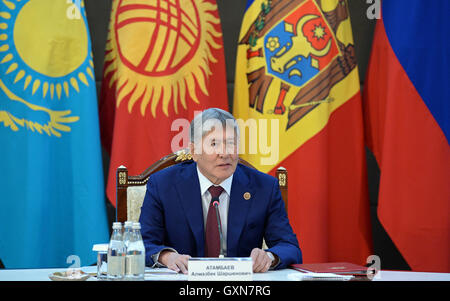 Bishkek, Kyrgyzstan. 16th Sep, 2016. President of Kyrgyzstan Almazbek Atambaev delivers a speech during the 25th session of the Commonwealth of Independent States(CIS) Council of Heads of State in Bishkek, Kyrgyzstan, on Sept. 16, 2016. A package of 16 documents was signed here at the 25th session of the Commonwealth of Independent States(CIS) Council of Heads of State on Friday. © Roman Gainanov/Xinhua/Alamy Live News Stock Photo