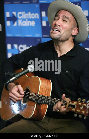 Philadelphia, PA, USA. 16th Sep, 2016. Ben Harper performs at a Germantown Pennsylvania Democratic Organizing Event at the Germantown Coordinated Campaign Office in Philadelphia, Pennsylvania on September 16, 2016 Credit:  Star Shooter/Media Punch/Alamy Live News Stock Photo
