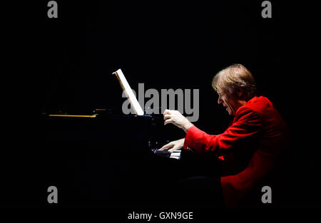 Nanjing, China's Jiangsu Province. 16th Sep, 2016. French pianist Richard Clayderman performs during a concert in Nanjing, capital of east China's Jiangsu Province, Sept. 16, 2016. © Li Xiang/Xinhua/Alamy Live News Stock Photo
