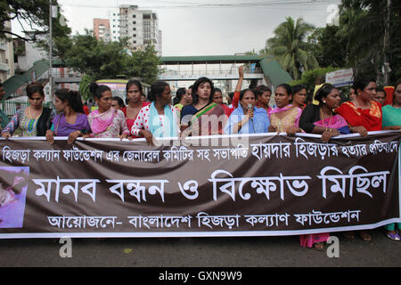 Dhaka, Bangladesh. 17th Sep, 2016. Bangladeshi transgender people gathered in a protest against the recent killing of their leader Haider Ali Koli, Dhaka, Bangladesh, and September 17, 2016. Haider Ali Koli, 40, was stabbed to death in an attack by some miscreants at Batchar village in Islampur upazila of Jamalpur early Thursday. Credit:  Suvra Kanti Das/ZUMA Wire/Alamy Live News Stock Photo