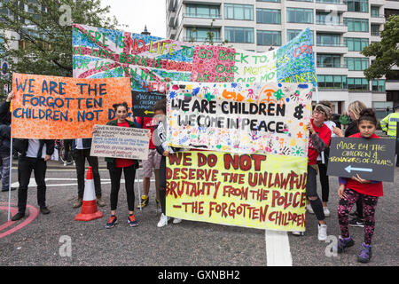 London, UK. 17 September 2016. Protesters hold up placards and banners made by children and teenagers from the camp in Calais. Thousands of people take to the streets in a Refugees Welcome march in Central London ahead of a meeting of world leaders discussing the refugee crisis in New York. Credit:  Bettina Strenske/Alamy Live News Stock Photo