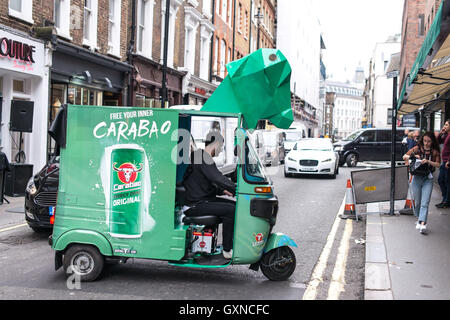 London, UK - 17th September 2016. Second day of London Fashion Week SS17. Street fashion photography at Brewer Street, venue of several fashion shows and street modeling with original accessories, shoes and different outfits. Credit: Alberto Pezzali/Alamy Live News Stock Photo