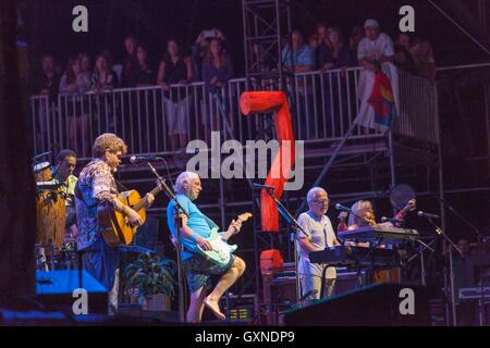 Delmar, CA, US. 16th Sep, 2016. KAABOO is three days of fun, with almost 40 hours packed full with memories and it has all of the makings of a comfortable event. They had plenty of shade and seating, The restrooms were clean, air conditioned with flushable toilets (no porta-potties), and there was no dirt, dust or mud to fight through just to have a good time.For some level of guest there was even a pool to lounge around. There was gourmet food, exorbitant prices, and all you would expect from a three day festival.Seen here one of the headline musical acts Jimmy Buffet and the coral re Stock Photo