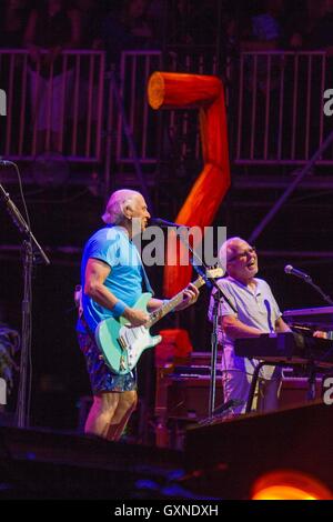 Delmar, CA, US. 16th Sep, 2016. KAABOO is three days of fun, with almost 40 hours packed full with memories and it has all of the makings of a comfortable event. They had plenty of shade and seating, The restrooms were clean, air conditioned with flushable toilets (no porta-potties), and there was no dirt, dust or mud to fight through just to have a good time.For some level of guest there was even a pool to lounge around. There was gourmet food, exorbitant prices, and all you would expect from a three day festival.Seen here one of the headline musical acts Jimmy Buffet and the coral re Stock Photo