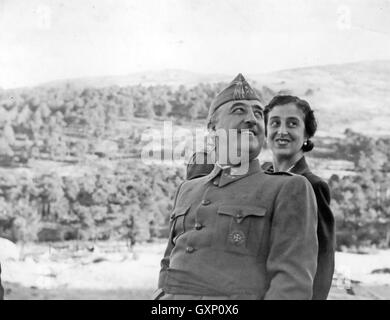 General Francisco Franco and his wife Carmen polo, during the Spanish ...