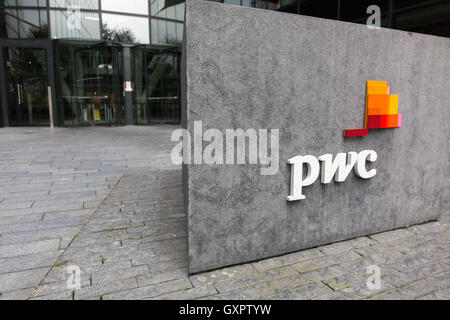 PWC More London, 7 More London Riverside, London SE1 2RT Stock Photo