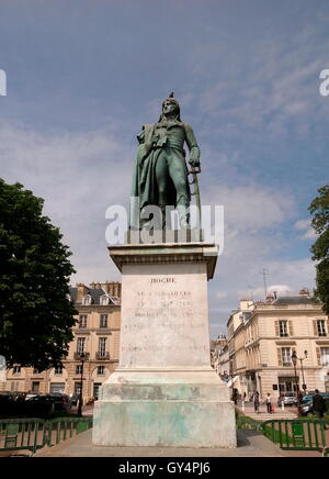 AJAXNETPHOTO. 2012. VERSAILLES, FRANCE. - YOUNG GENERAL - BRONZE STATUE OF SOLDIER AND GENERAL LOUIS LAZARE HOCHE (1768-1797) IN THE GARDEN OF THE PLACE HOCHE.   PHOTO:JONATHAN EASTLAND/AJAX  REF:GR121506 13681 Stock Photo