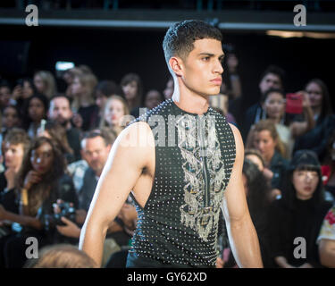 London, UK. 17th Sept, 2016. A model walks the Julien Macdonald Spring/Summer 17 Collection runway show during London Fashion Week in London, United Kingdom. Julien Macdonald OBE is a Welsh fashion designer who appeared as judge on Britain's Next Top Model, named as 'British Fashion Designer of the Year' in 2001 and was appointed as chief designer at Givenchy. Credit:  PACIFIC PRESS/Alamy Live News Stock Photo