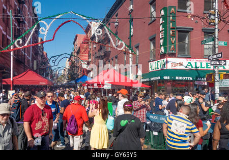 Crowds on Mulberry Street in Little Italy for the San Gennaro Feast Stock Photo