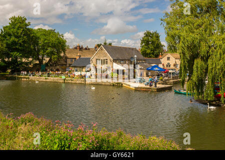 The Riverside Pub on the banks of the River Thames at Lechlade, Gloucestershire, England, UK Stock Photo