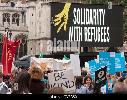 London, UK. 17th Sept, 2016. Protesters gather in Parliament Square for a rally on 'refugees Welcome' Credit:  Ian Davidson/Alamy Live News Stock Photo
