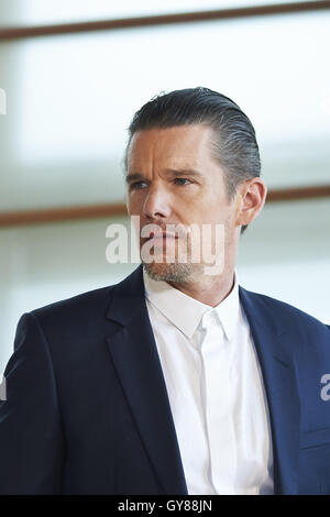 Hawk Actor Madrid, Madrid, Spain. 17th Sep, 2016. Ethan Hawke receives the ...