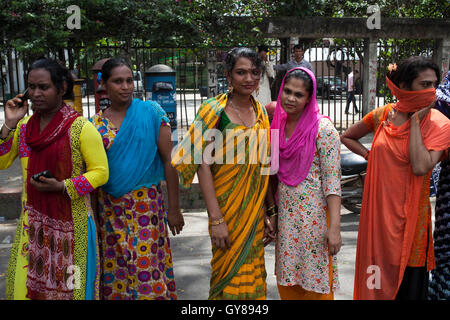 Dhaka, Bangladesh. 17th Sep, 2016. Bangladeshi transgenders gathered and made protest against the recent killing of their leader Haider Ali Koli in front of Press Club in Dhaka, Bangladesh on September 17, 2016. Haider Ali Koli, 40, was stabbed to death in an attack by some miscreants at Batchar village in Islampur upazila of Jamalpur early Thursday. © zakir hossain chowdhury zakir/Alamy Live News Credit:  zakir hossain chowdhury zakir/Alamy Live News Stock Photo