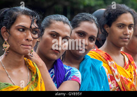 Dhaka, Bangladesh. 17th Sep, 2016. Bangladeshi transgenders gathered and made protest against the recent killing of their leader Haider Ali Koli in front of Press Club in Dhaka, Bangladesh on September 17, 2016. Haider Ali Koli, 40, was stabbed to death in an attack by some miscreants at Batchar village in Islampur upazila of Jamalpur early Thursday. © zakir hossain chowdhury zakir/Alamy Live News Credit:  zakir hossain chowdhury zakir/Alamy Live News Stock Photo