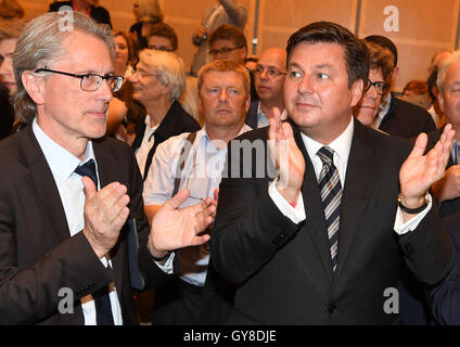 Berlin, Germany. 18th Sep, 2016. Finance Senator Matthias Kollatz-Ahnen (L-R/all SPD), City Development and Environment Senator Andreas Geisel clap at the first results for the Berlin House of Reps. election in Berlin, Germany, 18 September 2016. Photo: Soeren Stache/dpa/Alamy Live News