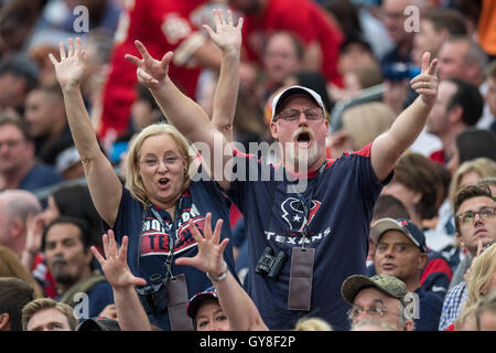 Houston, Texas, USA. 18th Sep, 2016. Houston Texans fans celebrate during the 1st quarter of an NFL game between the Houston Texans and the Kansas City Chiefs at NRG Stadium in Houston, TX on September 18th 2016. Credit:  Trask Smith/ZUMA Wire/Alamy Live News Stock Photo