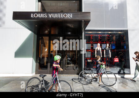 New York City,NY NYC,Manhattan,Midtown,Fifth Avenue,shopping shopper shoppers shop shops market markets marketplace buying selling,retail store stores Stock Photo