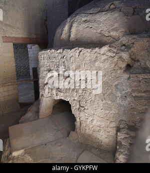 A bakery oven in Herculaneum, a Roman port buried during the volcanic eruption of Vesuvius on the 24th August 79 AD Stock Photo