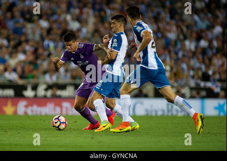 Barcelona. Spain. 18th Sep, 2016. Real Madrid's James Rodriguez (L) competes during the Spanish league football match, between RCD Espanyol and Real Madrid C.F. at the RCDE stadium of Cornella el Prat, Barcelona. Spain, Sept. 18, 2016. Real Madrid won 2-0. Credit:  Lino De Vallier/Xinhua/Alamy Live News Stock Photo