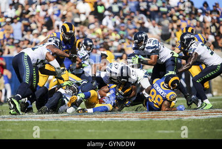 Los Angeles, California, USA. 18th Sep, 2016. Los Angeles Rams running back Todd Gurley (30) with the ball is defended by Seattle Seahawks during a NFL football game, Sunday, Sept. 18, 2016, in Los Angeles. The Rams won 9-3. Credit:  Ringo Chiu/ZUMA Wire/Alamy Live News Stock Photo