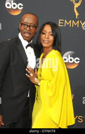 Los Angeles, California, USA. 18th Sep, 2016. September 18th 2016 - Los Angeles California USA - Actress ANGELA BASSETT, husband COURTNEY B VANCE at the 68th Prime Time Emmy Awards - Arrivals held at the Microsoft Theater, Los Angeles Credit:  Paul Fenton/ZUMA Wire/Alamy Live News Stock Photo