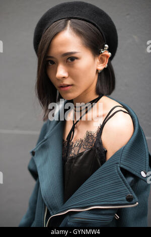 London, UK - 19th September 2016. Fourth day of London Fashion Week SS17. Street fashion photography at Brewer Street, presentations and street modeling with original accessories, shoes and different outfits. Credit: Alberto Pezzali/Alamy Live News Stock Photo