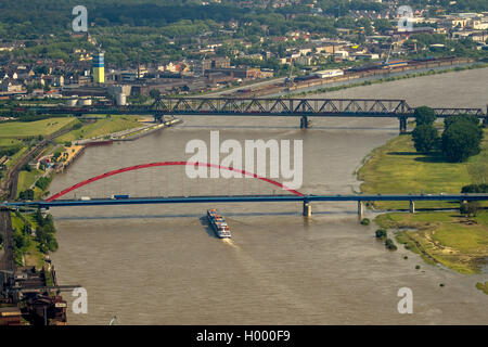 Luftbild, braunes Rheinwasser nach Hochwasser in Süddeutschland, Brücke der Solidarität, Containerfrachtschiffe, Binnenschifffah Stock Photo