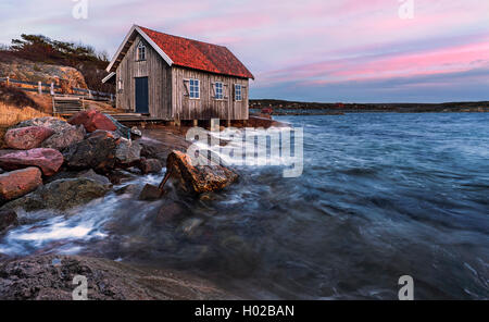 Fisherman's cottage on the Baltic coast in Sweden Stock Photo
