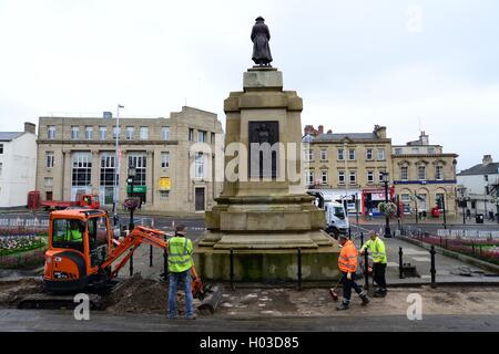 Workmen improving the area around the Cenotaph at Barnsley Town Hall, South Yorkshire, UK. Stock Photo