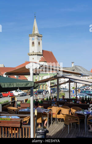 Rust: Rathausplatz (Main Square), catholic church, restaurant, Neusiedler See (Lake Neusiedl), Burgenland, Austria Stock Photo