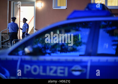 Berlin, Germany. 19th Sep, 2016. Police officers in front of the residence of Pirate politician Gerwald Claus-Brunner in Berlin, Germany, 19 September 2016. The Berlin Pirate politician Gerwald Claus-Brunner is dead. In the Steglitz apartment two bodies have been found according to the police. The second dead body is also said to be that of a man a homicide squad determined. Photo: Klaus-Dietmar Gabbert/dpa/17�Թ����� Live News Stock Photo