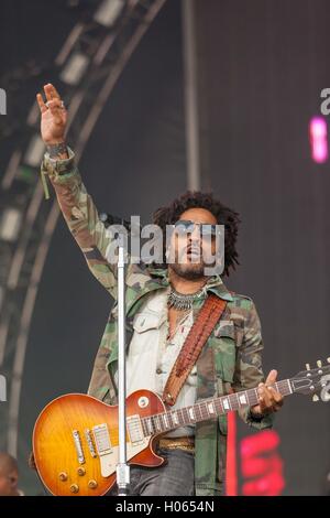 Delmar, CA, US. 17th Sep, 2016. KAABOO is three days of fun, with almost 40 hours packed full with memories and it has all of the makings of a comfortable event. They had plenty of shade and seating, The restrooms were clean, air conditioned with flushable toilets (no porta-potties), and there was no dirt, dust or mud to fight through just to have a good time.For some level of guest there was even a pool to lounge around. There was gourmet food, exorbitant prices, and all you would expect from a three day festival.Seen here: one of the headliners Lenny Kravitz.Lenny put on an amazing s Stock Photo