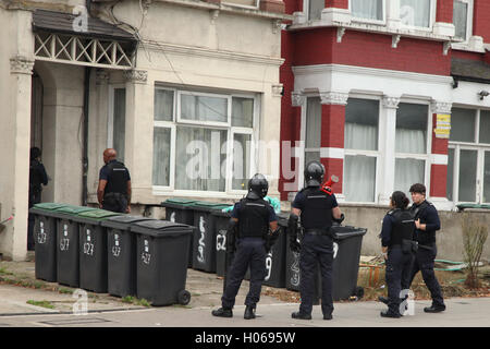 Green Lanes, North London, 20 Sept 2016 - Immigration Enforcement Officers outside 629 Green Lanes, north London. Stock Photo