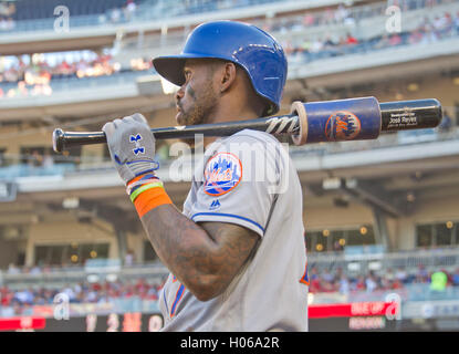 Washington, Us. 14th Sep, 2016. New York Mets third baseman Jose Reyes (7) watches the action as he wait to bat in the second inning against the Washington Nationals at Nationals Park in Washington, DC on Wednesday, September 14, 2016. Credit: Ron Sachs/CNP (RESTRICTION: NO New York or New Jersey Newspapers or newspapers within a 75 mile radius of New York City) - NO WIRE SERVICE - © dpa/Alamy Live News Stock Photo