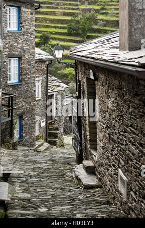 Cobbled streets and granite houses, Piodao in the Serra da Estrela mountains, Piodao, Coimbra District, Beira, Portugal Stock Photo