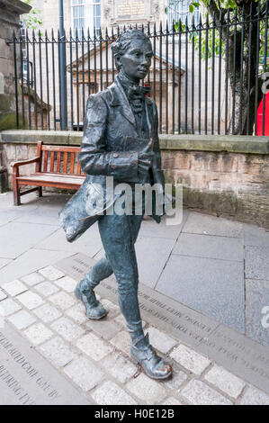 The statue of the Scots poet Robert Fergusson by David Annand was unveiled in Canongate, Edinburgh in 2004. Stock Photo