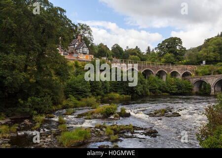 Berwyn Station on the Llangollen heritage railway and the river Dee Stock Photo