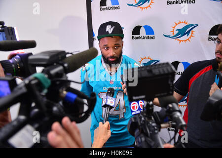 Miami, FL, USA. 20th Sep, 2016. Miami Dolphins Wide Receiver (#14) Jarvis Landry surprise the Miramar Patriots varsity football team prior to the team's practice as part of the 4 Downs for Finance financial literacy program sponsored by BankUnited. Landry share his thoughts on the importance of financial literacy at Miramar High School Media Center on September 20, 2016 in Miramar, Florida. Credit:  Mpi10/Media Punch/Alamy Live News Stock Photo