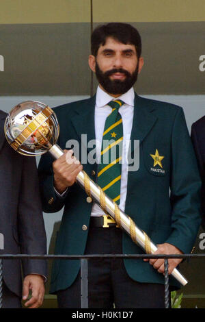 Lahore, UK and Pakistan at the Oval in London. 14th Aug, 2016. Pakistani Test cricket captain Misbah-ul-Haq poses for a photo with the International Cricket Council (ICC) Test Championship mace in eastern Pakistan's Lahore, Sept. 21, 2016. Pakistan achieved the number one ranking in the Test Championship table after the Test match series drawn 2-2, between England and Pakistan at the Oval in London, Aug. 14, 2016. © Sajjad/Xinhua/Alamy Live News Stock Photo