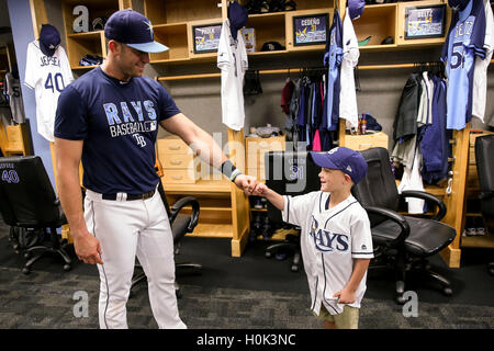 St. Petersburg, Florida, USA. 21st Sep, 2016. Tampa Bay Rays third baseman EVAN LONGORIA (3) bumps fists with COLTON PAULK, 6, in the Rays clubhouse in Tropicana Field on Wednesday. This past March, Colton was diagnosed with Hodgkin's lymphoma. © Will Vragovic/Tampa Bay Times/ZUMA Wire/Alamy Live News Stock Photo