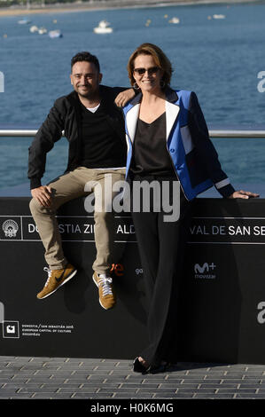 San Sebastian, Spain. 21st Sep, 2016. Juan Antonio Bayona and Sigourney Weaver attend 'A Monster Call' photocall during 64th San Sebastian International Film Festival at Aquarium on September 21, 2016 in San Sebastian, Spain. | Verwendung weltweit/picture alliance © dpa/Alamy Live News Stock Photo