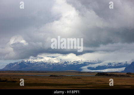 clouds roll in over vatnajokull glacier southern Iceland Stock Photo