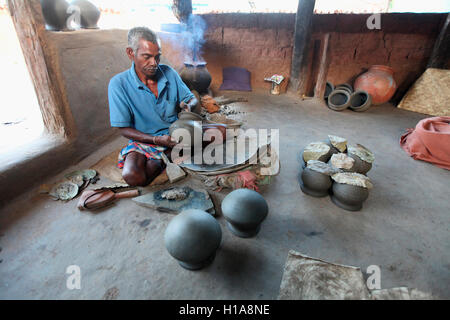 Potter, Erdka Village, Chattisgarh, India Stock Photo