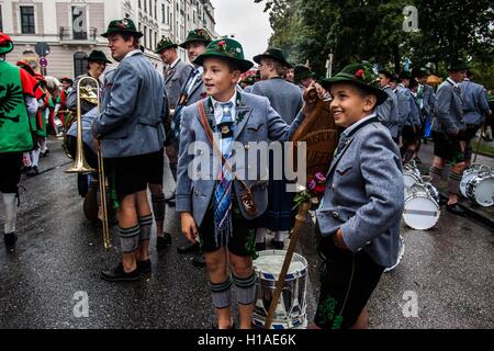 Munich, Germany. 19th Sep, 2016. Oktoberfest 2016 and it's traditional march that took a place in Munich, Germany on Sunday, September 18th, 2016 © David Tesinsky/Svobodne Forum/ZUMA Wire/Alamy Live News Stock Photo