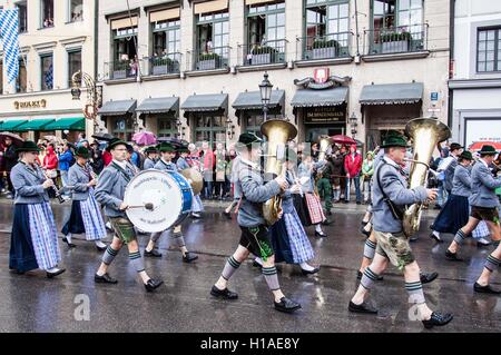 Munich, Germany. 19th Sep, 2016. Oktoberfest 2016 and it's traditional march that took a place in Munich, Germany on Sunday, September 18th, 2016 © David Tesinsky/Svobodne Forum/ZUMA Wire/Alamy Live News Stock Photo